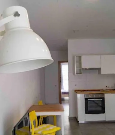 Nicely Furnished 1 Bedroom In Apartment