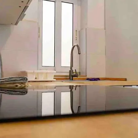 Nicely Furnished 1 Bedroom In Apartment