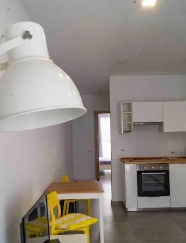 Nicely Furnished 1 Bedroom In Apartment