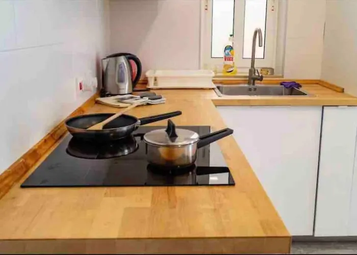 Nicely Furnished 1 Bedroom In *